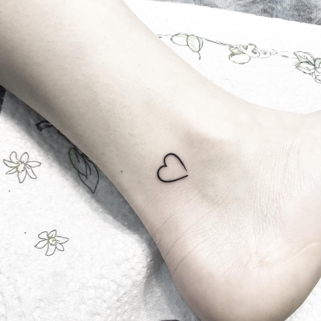 刘小姐脚踝小清新爱心纹身图案