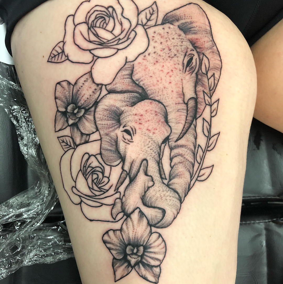 伊小姐大腿玫瑰大象纹身图案
